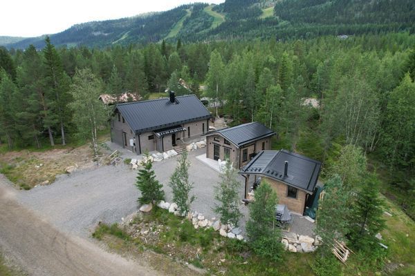 Hyr denna stuga i Klövsjö på 35 m². 4-5 sängplatser. 3 500 - 9 000 kr per vecka. Se bilder och tillgänglighet här.