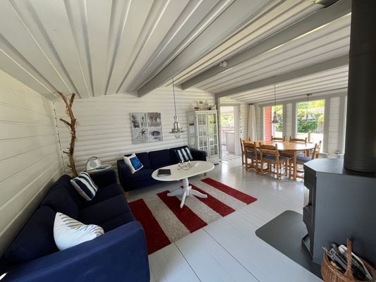 Mysig och fräsch stuga med insynsskyddad tomt - Bild 14