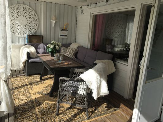 inglasad veranda mot havet, ligger med utgång från södra delen.
