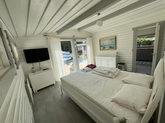 Mysig och fräsch stuga med insynsskyddad tomt - Bild 11