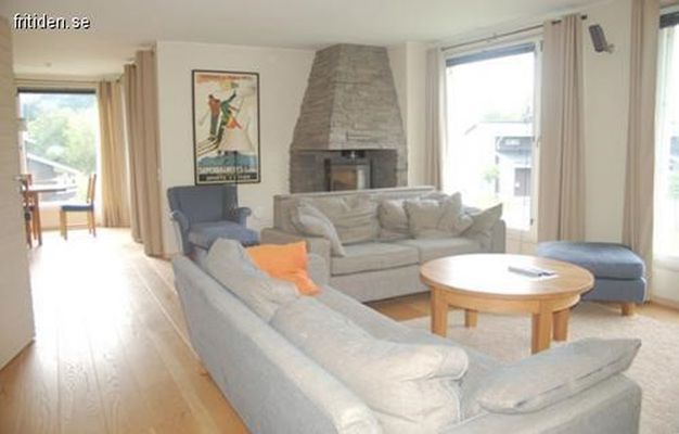 Hyr denna stuga i Åre på 111 m². 6-8 sängplatser. 3 500 - 11 000 kr per vecka. Se bilder och tillgänglighet här.