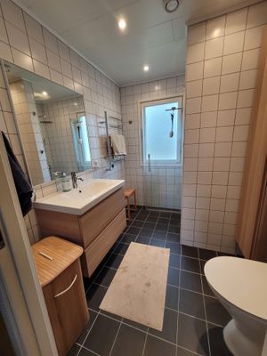 Hyr denna stuga i Marsfjäll på 161 m². 8-10 sängplatser. 9 500 - 11 000 kr per vecka. Se bilder och tillgänglighet här.
