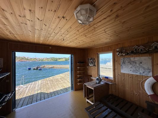Hus på Lyrön med tillhörande sjöbod/brygga - Bild 16