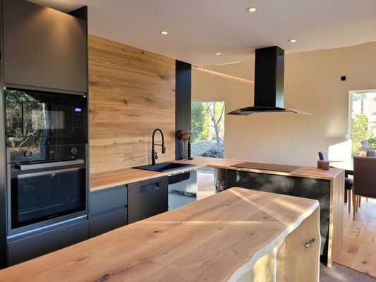 Hyr denna stuga i Ljugarn på 100 m². 6 sängplatser. 9 900 - 15 000 kr per vecka. Se bilder och tillgänglighet här.