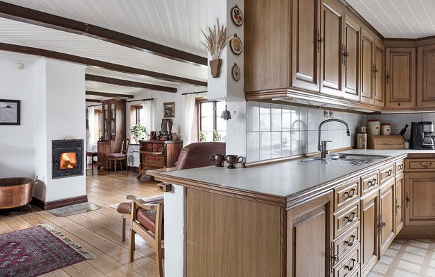 Kringbyggd korsvirkesgård nära havet - Bild 7