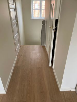 Hall ovanför trappan, ingång sovrum och badrum