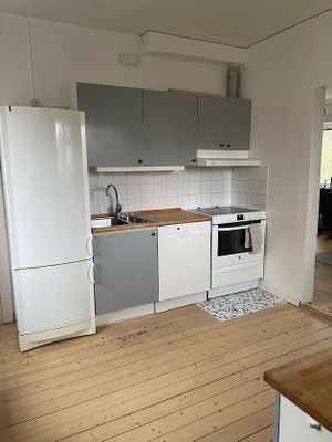 Kök med diskmaskin