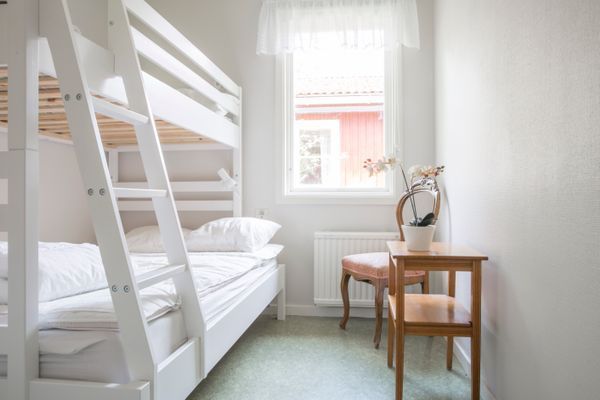 Rymlig stuga nära Läckö Slott - Bild 15