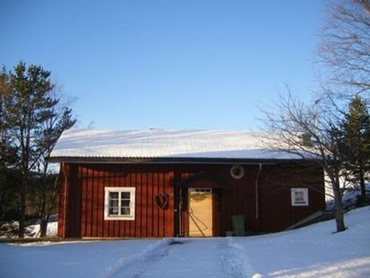 Hyr denna stuga i Edsåsdalen på 90 m². 7 sängplatser. 6 400 - 10 800 kr per vecka. Se bilder och tillgänglighet här.