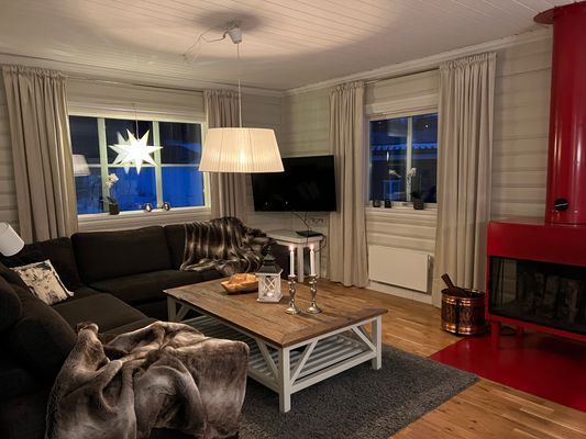 Hyr denna stuga i Duved på 165 m². 18-20 sängplatser. Från 2 495 kr per vecka. Se bilder och tillgänglighet här.