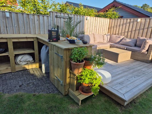 Hyr denna stuga i  på 60 m². 6-8 sängplatser. Från 10 500 kr per vecka. Se bilder och tillgänglighet här.