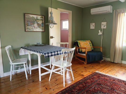 Österlen, liten stuga med trädgård - Bild 9