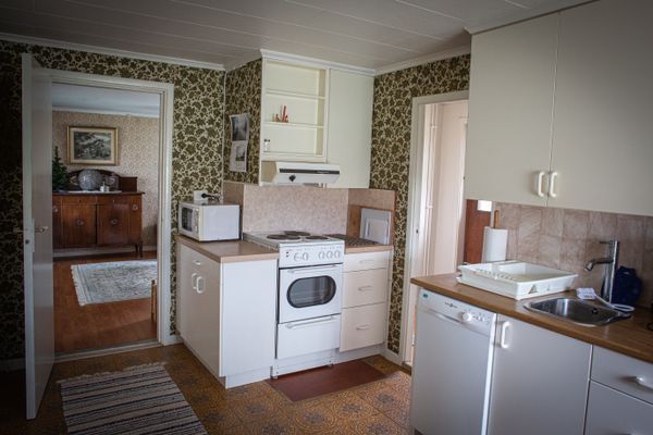 Mysig stuga med sjöutsikt, inkl. båt och brygga - Bild 8