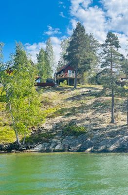 Hyr denna stuga i Norrtälje på 22 m². 2-4 sängplatser. 8 000 - 12 000 kr per vecka. Se bilder och tillgänglighet här.