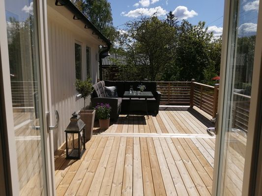 Hyr denna stuga i  på 105 m². 5-6 sängplatser. Från 9 500 kr per vecka. Se bilder och tillgänglighet här.