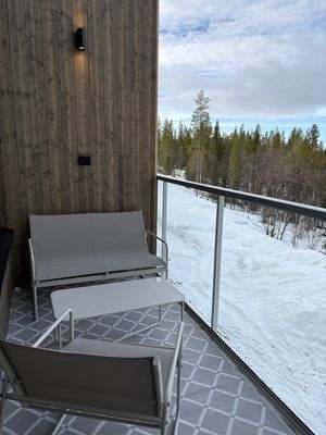 Hyr denna stuga i  på 80 m². 9 sängplatser. 10 000 - 25 000 kr per vecka. Se bilder och tillgänglighet här.