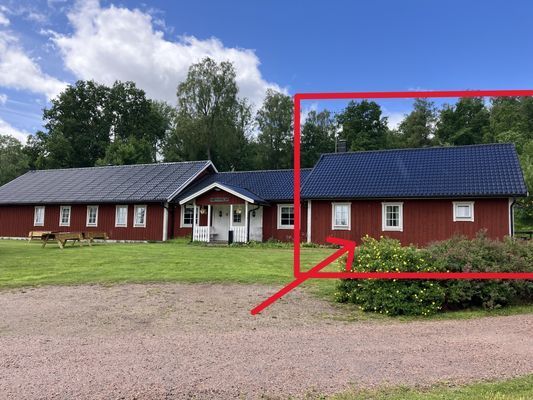 Hyr denna stuga i Borås på 65 m². 8 sängplatser. 1 500 - 2 500 kr per dag. Se bilder och tillgänglighet här.