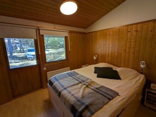 Stuga med skogs utsikt och nära till stranden - Bild 6