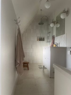 Charmigt stenhus nära muren - Bild 8