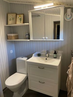 Mysig stuga nära sjö och natur - Bild 5