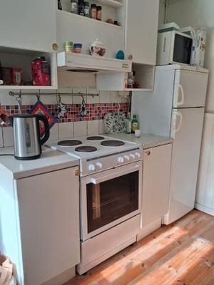 Ljusne – röd stuga med trädgård & sjönära läge - Bild 5