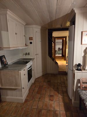 Modernt boende i 1700-talsmiljö lakan o städ ingår - Bild 28