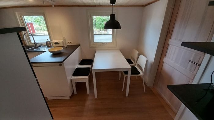 Röd trästuga Fria tider i augusti - Bild 19