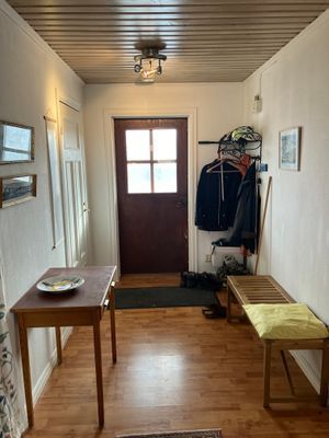 Hus vid Alvarets kant- fågelskådare