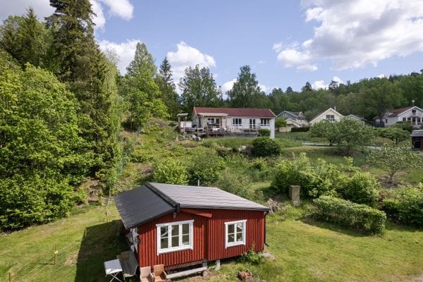 Sjötomt & bastu, mysig stuga 1 h till Stockholm - Bild 4