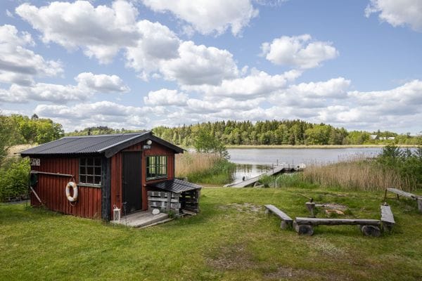 Sjötomt & bastu, mysig stuga 1 h till Stockholm - Bild 12