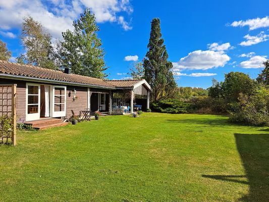 Nära bad och vacker lugn strand - Bild 3