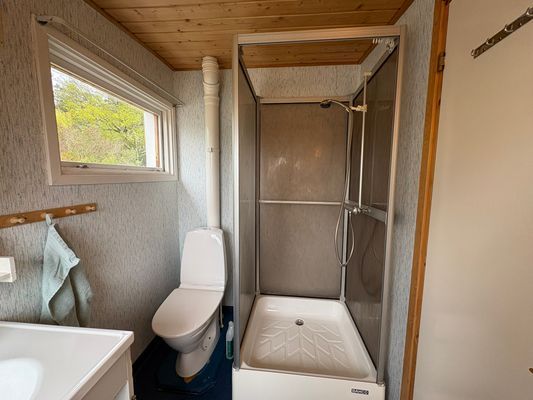 Sjötomt med egen sandstrand o brygga på Färingsö - Bild 41