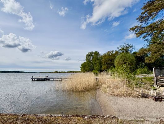 Sjötomt med egen sandstrand o brygga på Färingsö - Bild 7