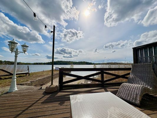 Sjötomt med egen sandstrand o brygga på Färingsö - Bild 8
