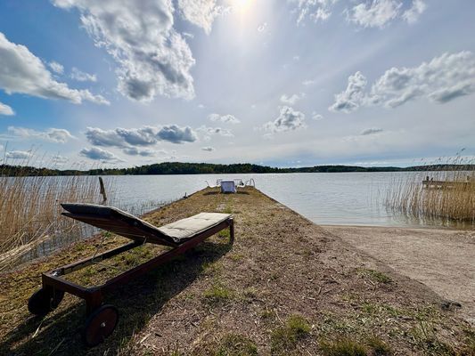 Sjötomt med egen sandstrand o brygga på Färingsö - Bild 6
