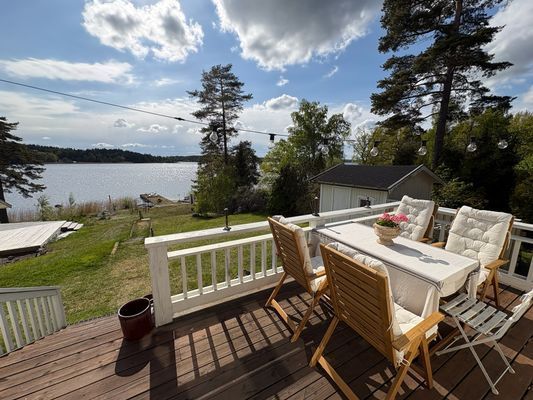 Sjötomt med egen sandstrand o brygga på Färingsö - Bild 13