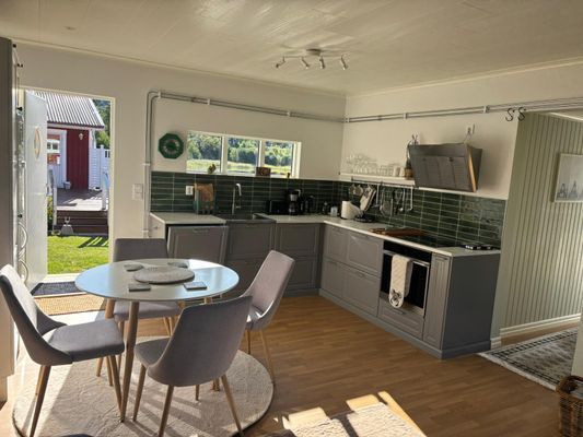 ”Skeppsklockan” modern stuga vid havet - Bild 3