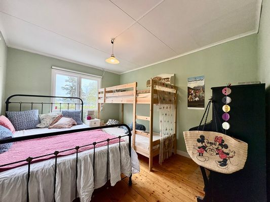 Sjötomt med egen sandstrand o brygga på Färingsö - Bild 35