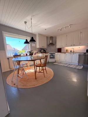 Hus på Hönö precis vid Jungrufviken och havet - Bild 9