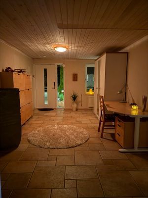 ”Avskilt” från de två andra sovrummen och vardagsrummet, finns en liten arbetsplats med höj och sänkbart skrivbord.