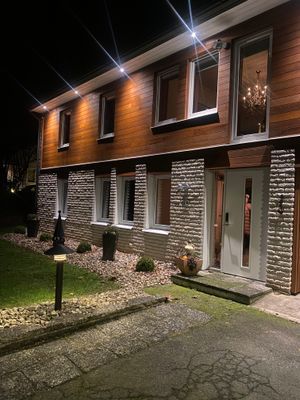 Ytterdörren är utrustad med Yale smart lås (wifi) vilket underlättar in och utcheckning