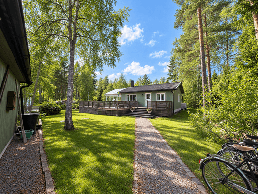 Sommaridyll nära bad och hamn – med privat jacuzzi - Bild 2