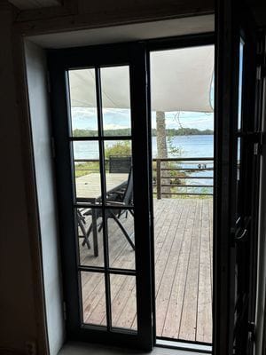 Sjönära stuga i herrgårdsmiljö med egen brygga - Bild 17