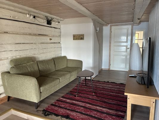 Sjönära stuga i herrgårdsmiljö med egen brygga - Bild 13
