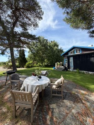 Underbar kustidyll vid havet med unik trädgård - Bild 26