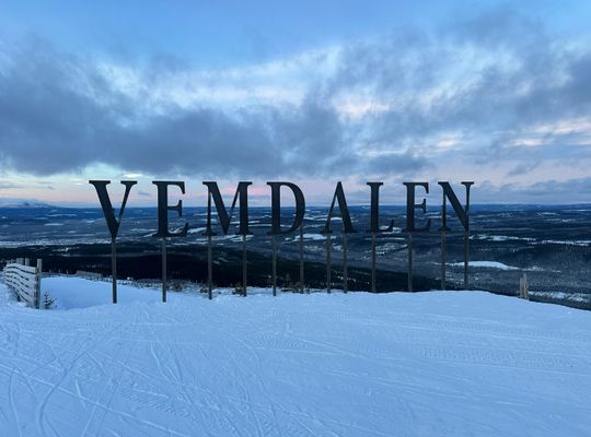 Fin stuga i lugnt område med bastu och ski-in-läge - Bild 3