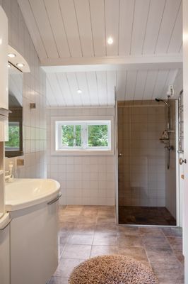 Vacker villa vid kusten i skärgården - Bild 14