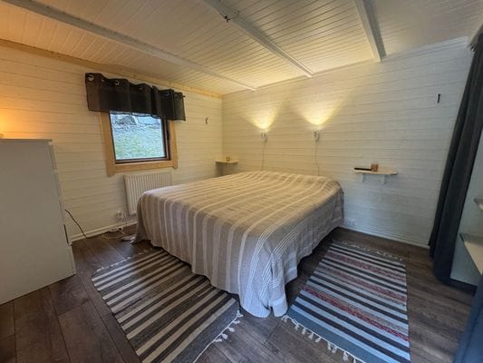 Mysig stuga med nyrenoverat sovrum nära Mälaren - Bild 30