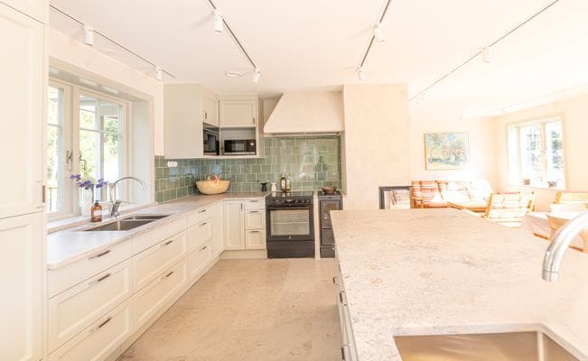 Nybyggt skärgårdshus, privat brygga och sandstrand - Bild 22