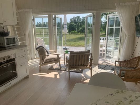 Havsnära nybyggd stuga med roddbåt. - Bild 18